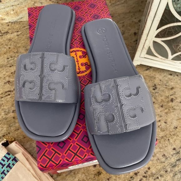 New Tory Burch sandals 💙 - Picture 4 of 6